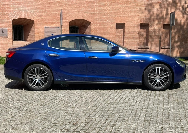 Maserati Ghibli cena 145000 przebieg: 74000, rok produkcji 2015 z Warszawa małe 106